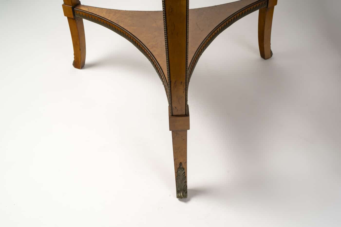 Une paire de tables ronde de salon, 1900 - Image 5